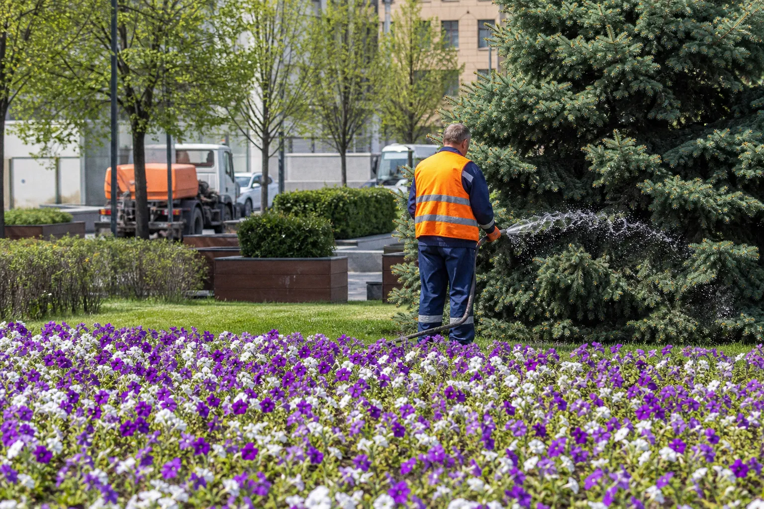 Благоустройство города ведется в ежедневном режиме